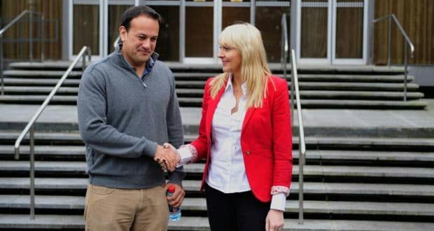 मुंबईशी नातं असलेला हा 'गे' व्यक्ती बनू शकतो आयर्लंडचा पंतप्रधान !!