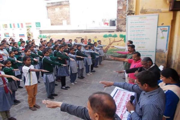 भारताची प्रतिज्ञा कुणी आणि पहिल्यांदा कुठल्या भाषेत लिहिली गेली हे माहित आहे?