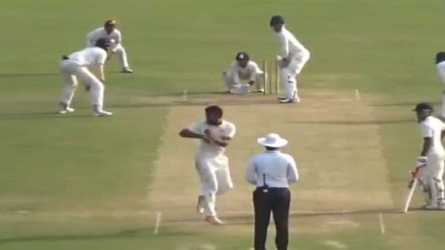 व्हिडीओ ऑफ दि डे : बॅट्समनचा स्विच हिट तुम्ही पाहिला असेल, पण आज स्पीच बॉलिंग लगेच बघून घ्या...