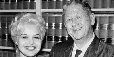 आता ओळख करून घेऊ या तिच्या शेवटच्या नवर्याची म्हणजे ग्लीन वूल्फ ची !!