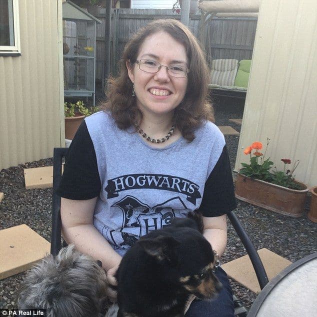 भेटा हॅरी पॉटरच्या सगळ्या कादंबर्या तोंडपाठ असलेल्या रेबेका शॅरॉकला.