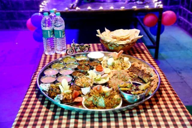 एका तासात थाळी संपवा आणि रॉयल एन्फिल्ड बुलेट जिंका....पुण्याच्या हॉटेलची ऑफर ऐकली का?