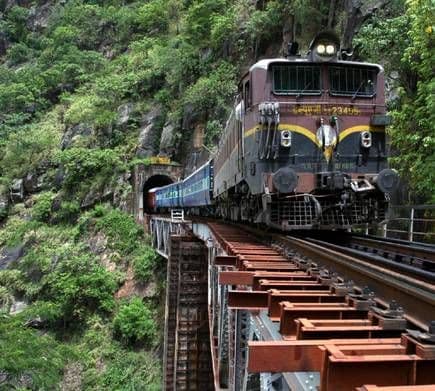 ११. अॅडव्हेंचर अराकू व्हॅली (विशाखापट्टणम-शिमिलिगुडा-अराकू व्हॅली)