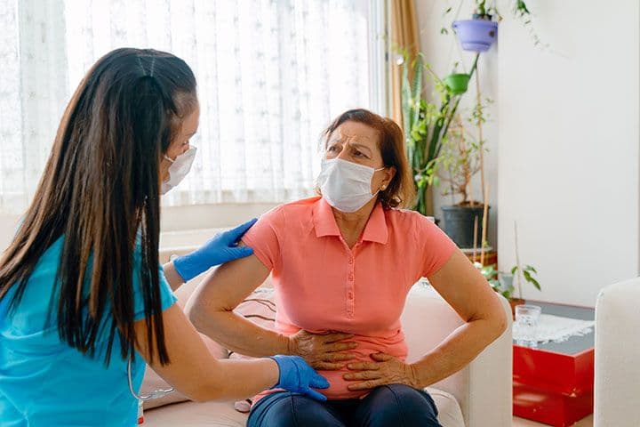 पाळीच्या अलिकडे-पलिकडे ५ दिवस कोरोना लस घेऊ नये? व्हाट्सऍप नाही, डॉक्टर्स काय म्हणतात ते इथे वाचा!!