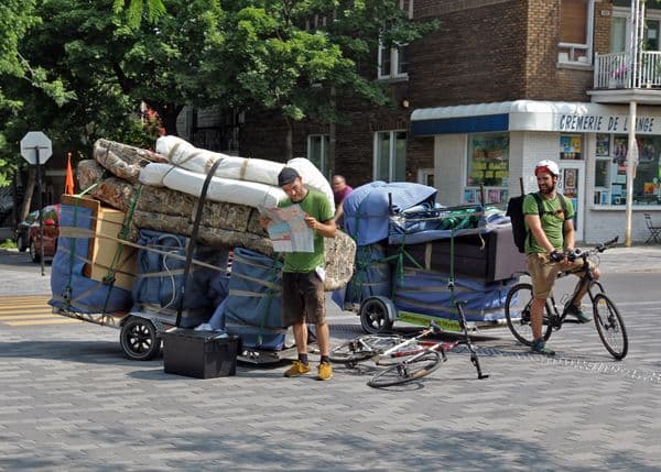 मुव्हिंग डे काय असतो? कॅनडाच्या या शहरात एकाचवेळी लाखो लोक घर का बदलतात?