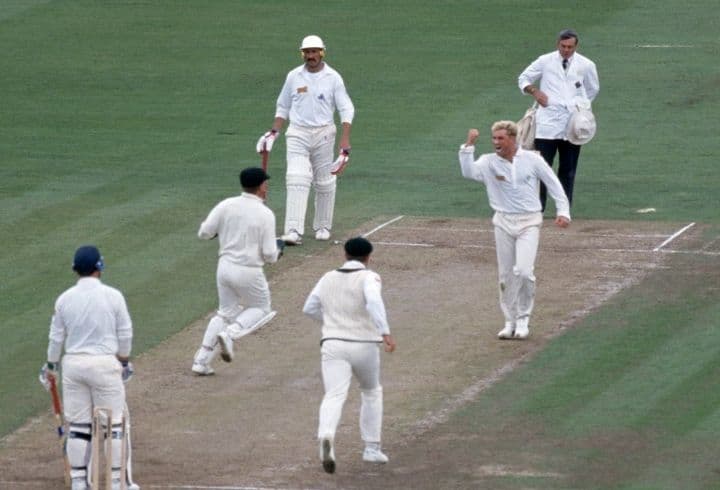 ३० वर्षांपूर्वी शेन वॉर्नने टाकला होता जादुई चेंडू; पाहा ' बॉल ऑफ द सेंच्युरी'ची एक झलक...