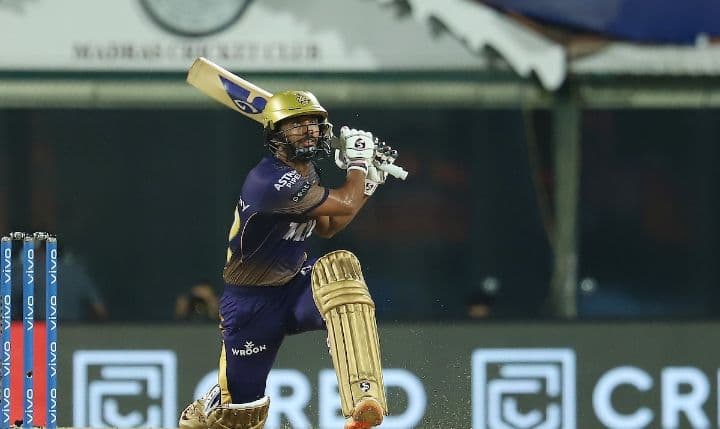 तब्बल १२ वर्षानंतर भारतीय संघात स्थान मिळवणारा राहुल त्रिपाठी आहे तरी कोण? घ्या जाणून..