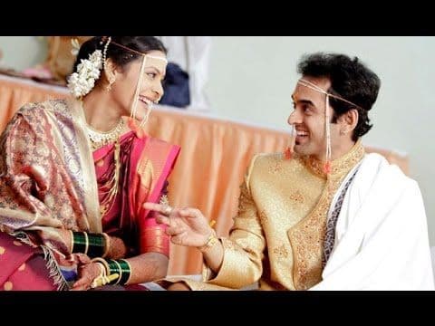 अनुजा साठे आणि सौरभ गोखले