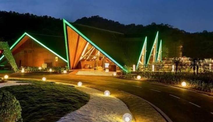 ॲम्बी व्हॅली: १०,६०० एकरांवर उभारलेलं अतिश्रीमंतांचं राजेशाही शहर नक्की कशामुळे ओस पडलंय?