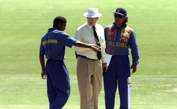 अर्जुन रणतुंगा नसता तर मुथय्या मुरलीधरन दिग्गज गोलंदाज होऊ शकला नसता!वाचा आजच्या दिवशी घडलेला रोमांचक किस्सा..