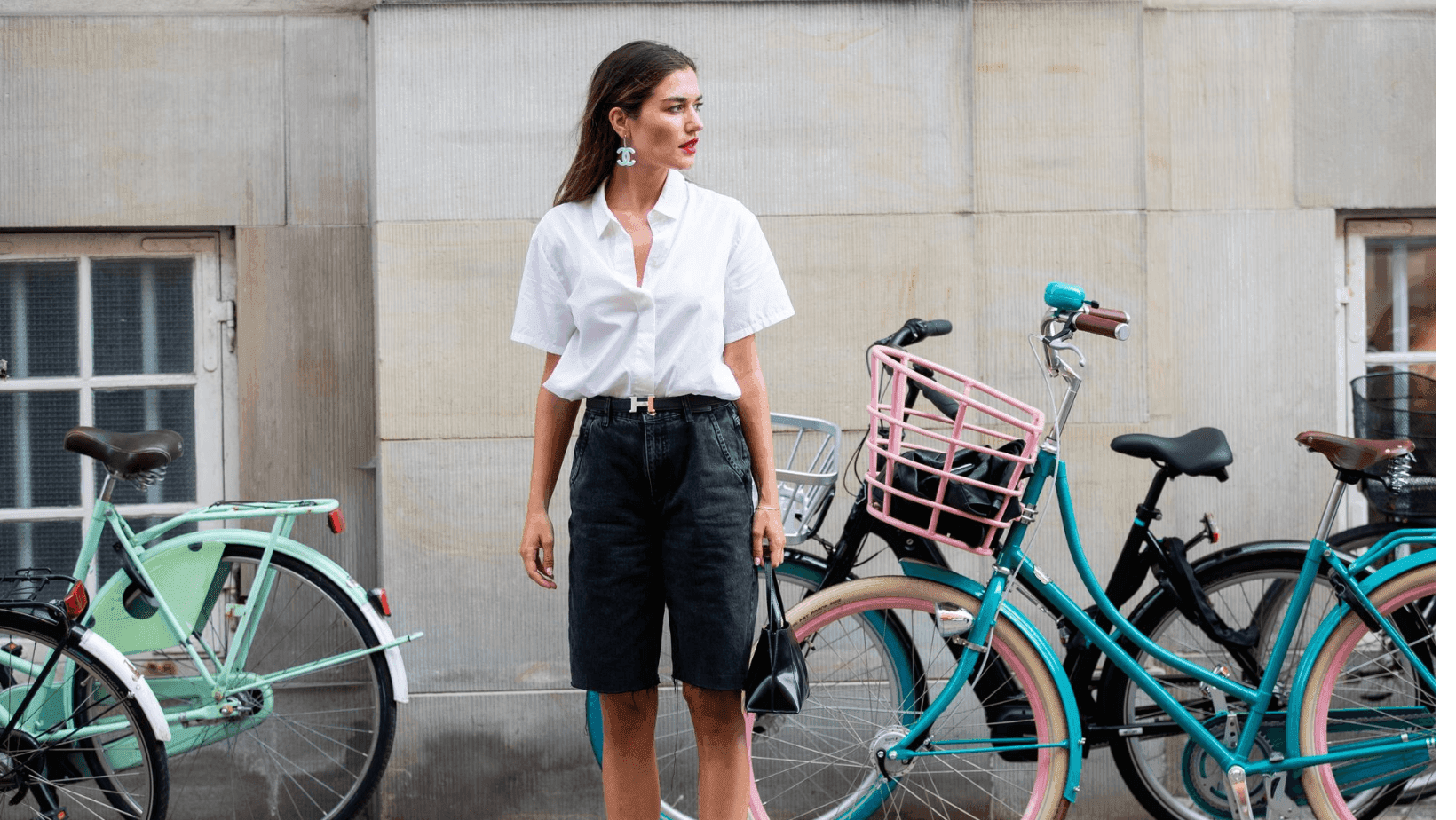 एकेकाळी गरजेपोटी वापरली बर्मुडा शॉर्ट्स जगभरात 'लेटेस्ट फॅशन' कशी झाली ?