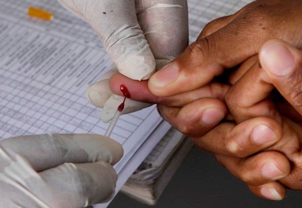 सिनेमागृहाच्या सीटखाली एड्सवाली सुई, वाचा फेक मेसेजमागचं व्हायरल सत्य!!!