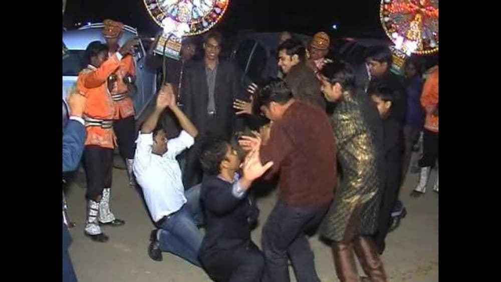 नवरदेवाचा नागीन डान्स बघून नवरीनं लग्न मोडलं...वाचा यामागचं कारण !!!