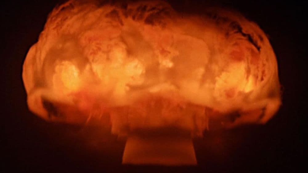 अणु बॉंम्बची पहिली टेस्ट केव्हा आणि कुठे झाली? त्याला मॅनहॅटन प्रोजेक्ट का म्हणतात?