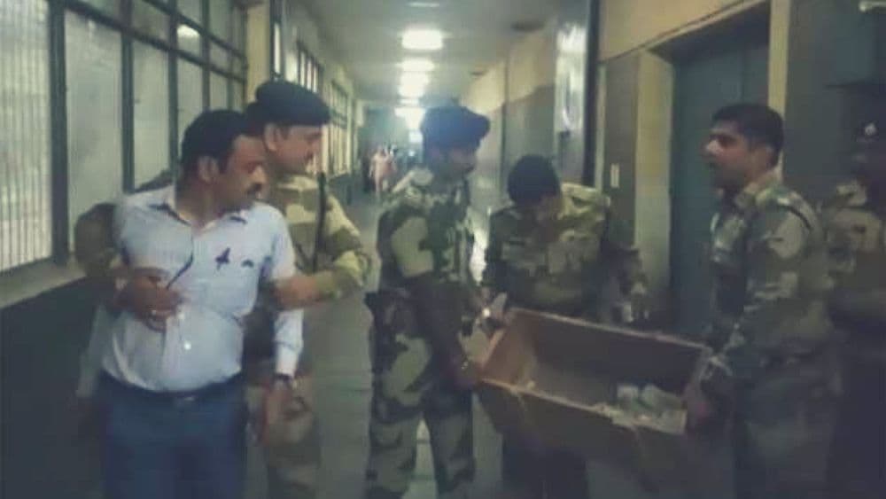 कसे चोरले याने नोटांच्या छापखान्यातून तब्बल ९० लाख रुपये ??