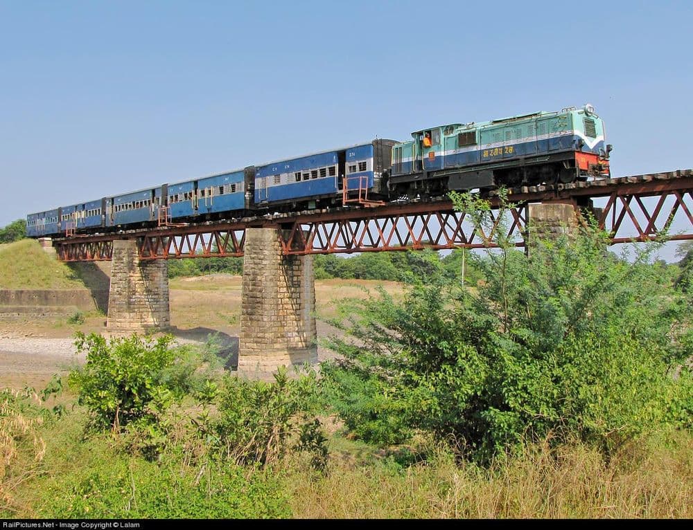 शकुंतला रेल्वे: का बरे अजूनही भारतीय रेल्वे देते ब्रिटिश कंपनीला पैसे?