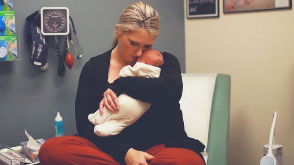 'मला इथेच सोड, पण माझ्या बाळाला घेऊन जा'...एका आईवर हे म्हणण्याची वेळ का आली?