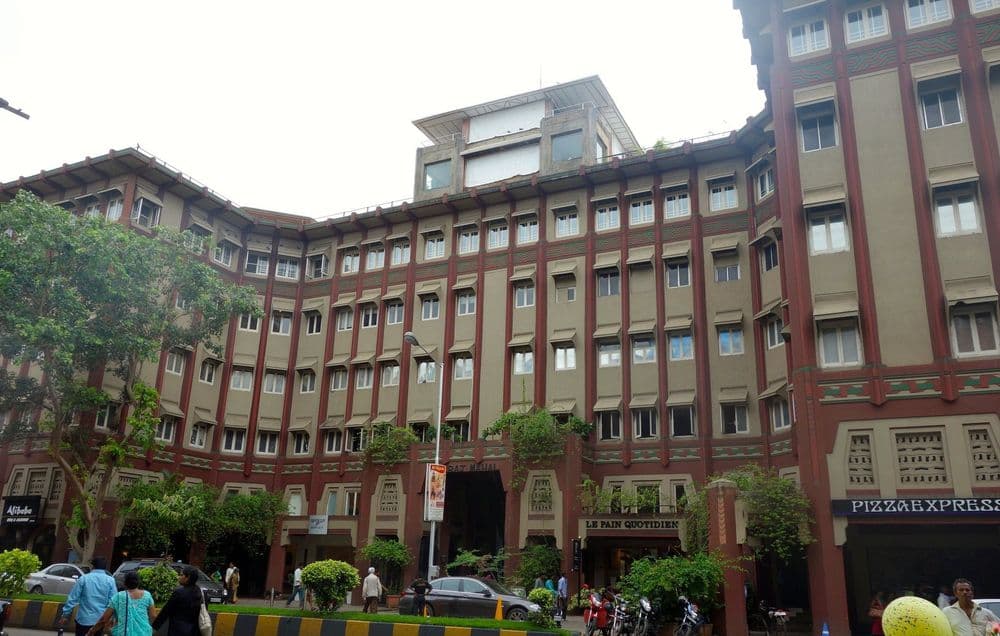 धनराज महल - वाचा नागा महंतांच्या सावकारीच्या पैशांवर बांधलेल्या या किंमती वास्तूमागची खरी कहाणी...