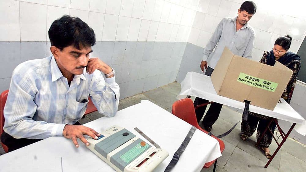 मतदान करायचंय, पण बूथ कुठेय?? असा शोधा तुमचा बूथ!!