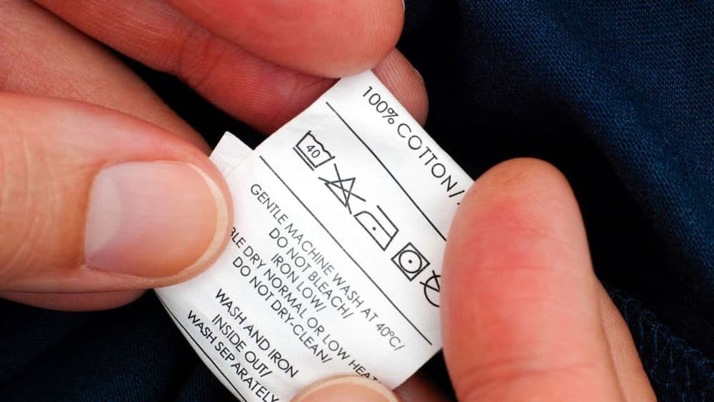 कपड्यांची वाट लावून घ्यायची नसेल तर या चिन्हांचा अर्थ समजून घ्यायलाच हवा !!