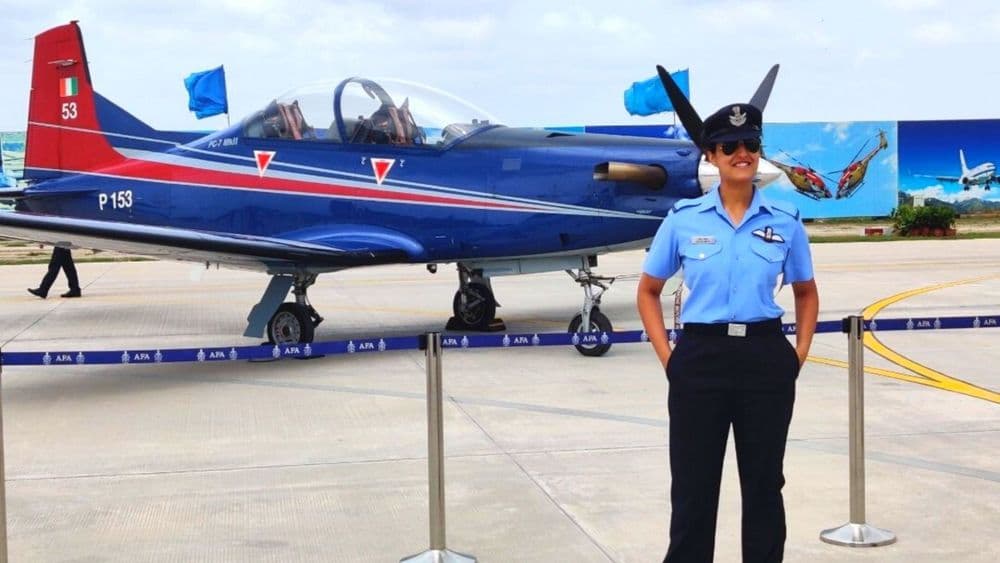 अंतरा मेहता : भेटा महाराष्ट्रातल्या पहिल्या महिला फायटर पायलटला !!