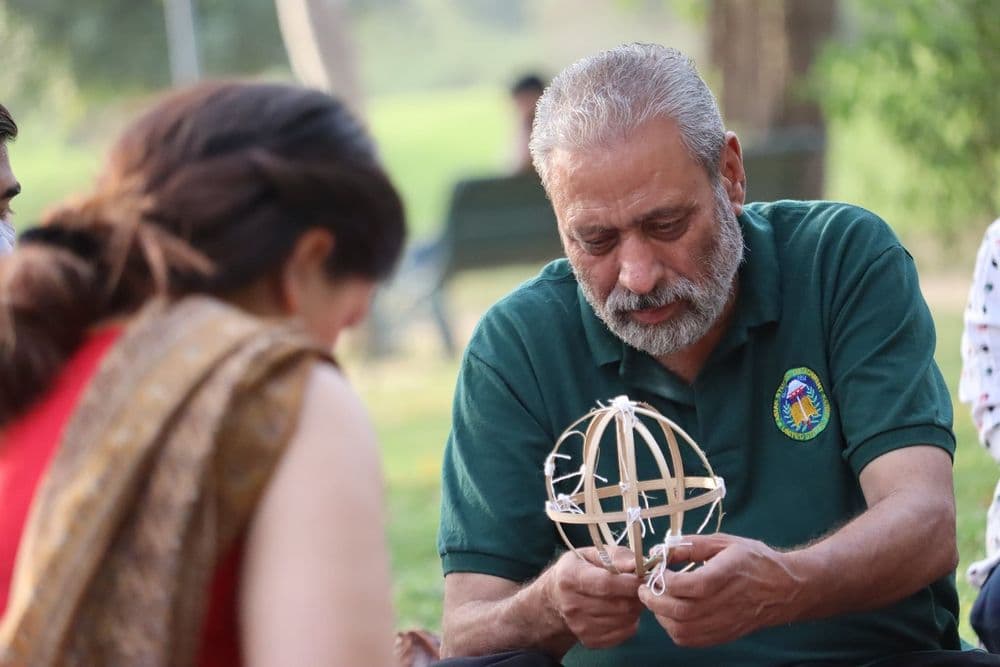 हजारो पक्ष्यांना सुरक्षित आणि हक्काची घरटी बनवून देणारे नेस्टमॅन राकेश खत्री!!