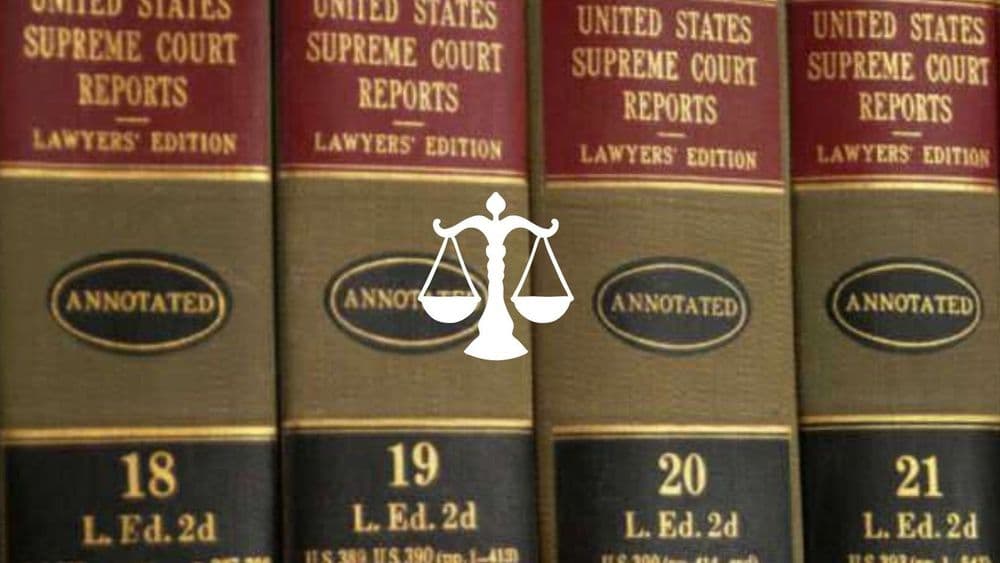 अॅटर्नी जनरल के के वेणूगोपाल यांनी विद्यार्थ्यांना तब्बल १२ लाख रुपयांची ५४ खंडांची पुस्तके भेट दिली.
