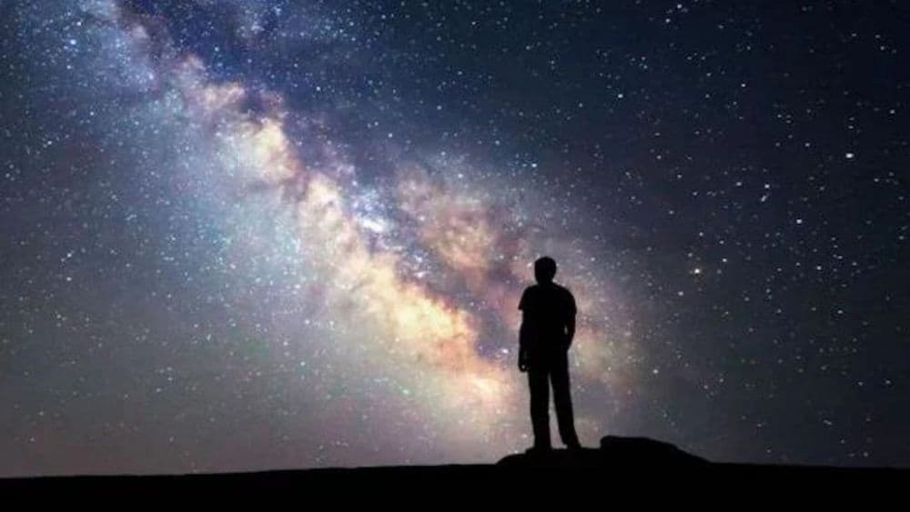 येत्या काही दिवसांत ४ ग्रह एकत्र येत आहेत. कोण, कधी, काय कसे हे पटकन वाचून घ्या!!