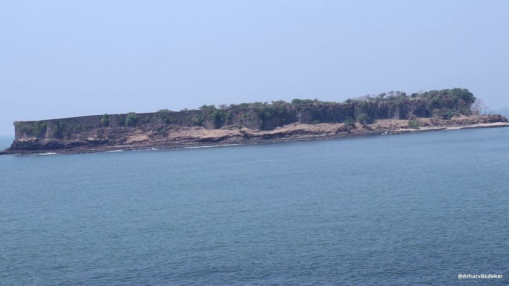 अवघड वाटा दुर्गाच्या -चला,आज सफर करू या सुवर्णदुर्गाची !