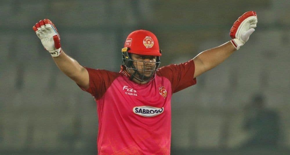 केवळ आझम खान नव्हे तर त्याच्या आधी 'या' जाड्या खेळाडूंनी गाजवलंय क्रिकेटचं मैदान