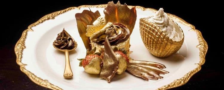 ७. गोल्डन फिनिक्स कपकेक $1,000