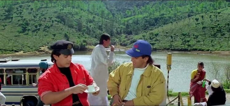 २. दो दोस्त एक प्याले में चाय पियेंगे...इससे दोस्ती बढती है !!