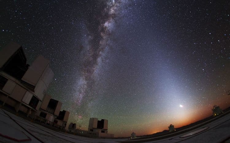 ७. अंतराळातील धूळ