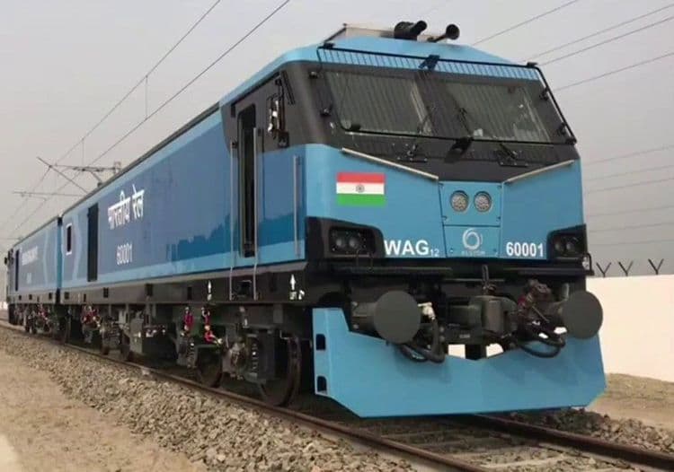 १. आजवर भारतातील शक्तिशाली इंजिन म्हणून ६००० हॉर्सपॉवरच्या इंजिनकडे बघितलं जायचं. पण आता हे रेकोर्ड मोडलंय. हे नवीन इंजिन तब्बल १२००० हॉर्सपॉवरचं असणार आहे.