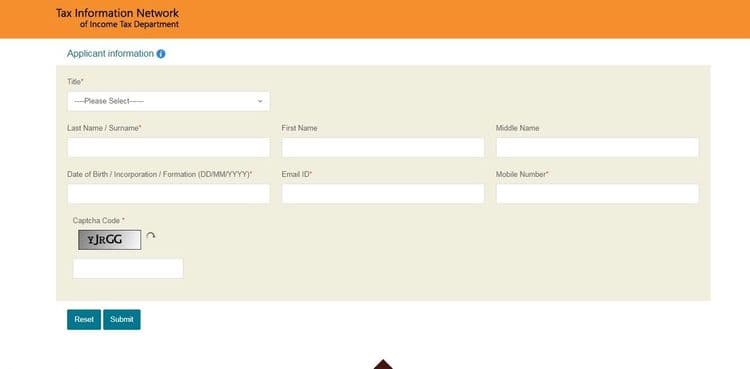 ४. वरील पर्यायांमधले योग्य पर्याय निवडल्यानंतर तुमची सर्व माहिती भरा. माहिती भरल्यानंतर Submit या बटनावर क्लिक करा.