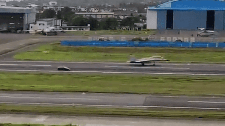 व्हिडीओ ऑफ द डे: लॅम्बॉरघिनी आणि मिग 29के मध्ये लागली रेस