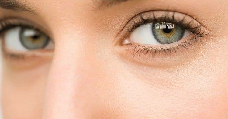 पापण्यांची उघडझाप तुमच्याबद्दल काय सांगत असते ?? जाणून घ्या विज्ञानाचं उत्तर !!