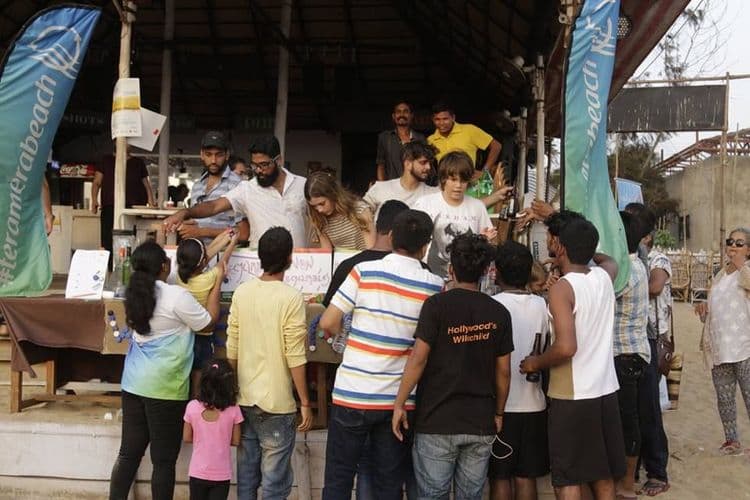 कचऱ्याच्या बदल्यात बियर मिळत आहे ?? पत्ता लिहून घ्या भाऊ !!!