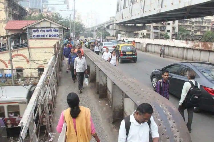 २. लालबाग, लोवर परेल आणि हिंदमाताला जोडणारा करी रोड स्टेशन ब्रिज.