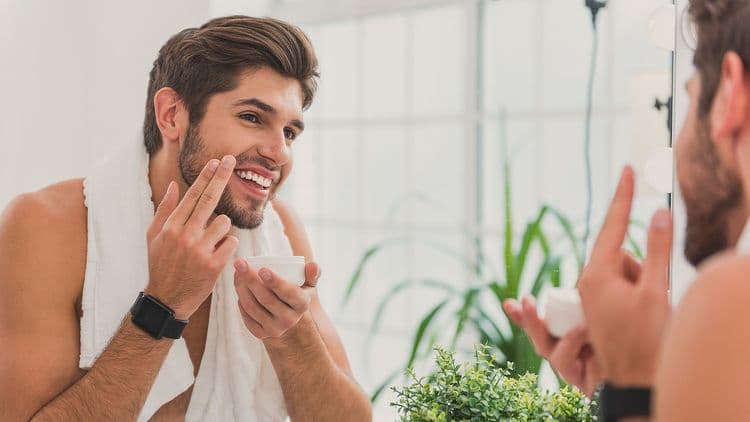 2) योग्य मॉइश्चरायजर वापरा