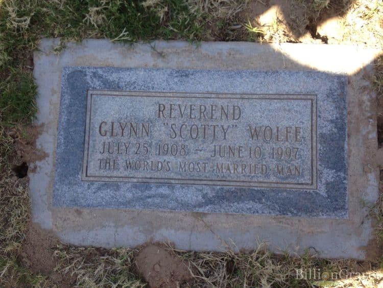 तो गेला पण ती अजूनही लग्नाला तय्यार आहे