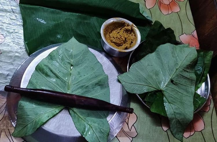 ३: गुजराती पध्द्तीची गोडसर पात्रा/ अळूवडी