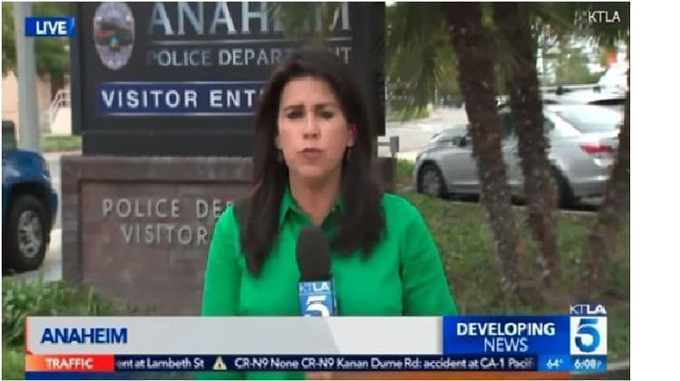 या पत्रकार बाई चक्क मेलेल्या माणसाला प्रश्न विचारायला गेल्या !!