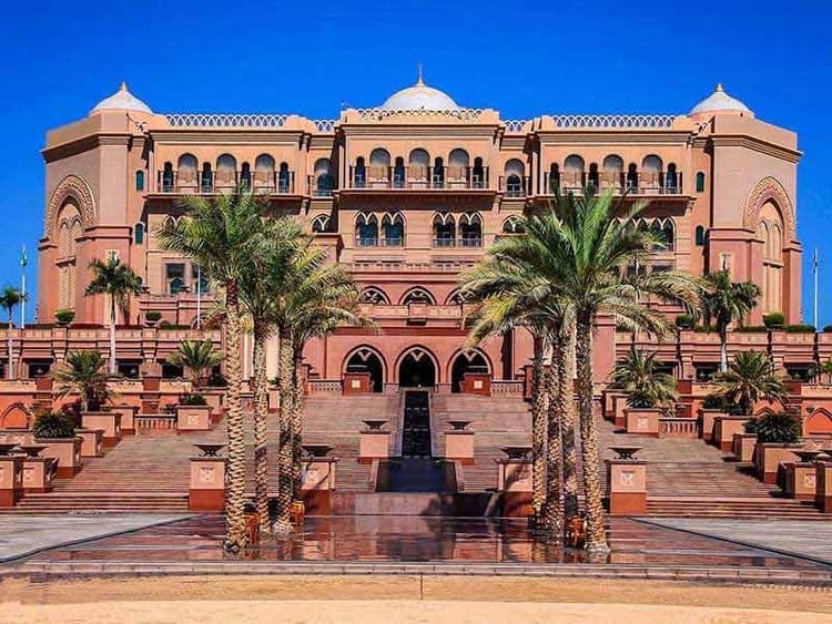 4)इमिरेट्स पॅलेस, अबुधाबी