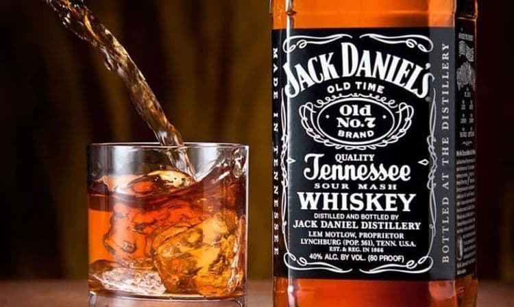 जॅक डॅनीअल्स ही तुमची आवडती व्हिस्की असेल तर ही गोष्ट वाचलीच पाहीजे !!