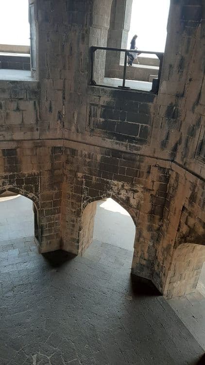 या वास्तूचे बांधकाम असे आहे