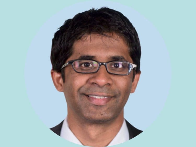 ८. विनय रेड्डी: