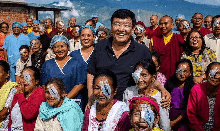 डॉ. सँडूक रुट: अनेकांना अगदी कमी किमतीत दृष्टी देणारा 'गॉड ऑफ साइट'...