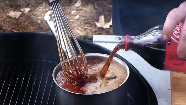 २४. बार्बेक्यू सॉस तयार करताना थोडासा कोक मिसळा. सॉसला परफेक्ट फ्लेवर येईल.