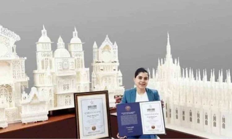पुण्यातल्या केक आर्टिस्टने सर्वात मोठे आयसिंग स्ट्रक्चर बनवून दोन जागतिक विक्रम केलेत!! ही कलाकृती तर पाहा!!